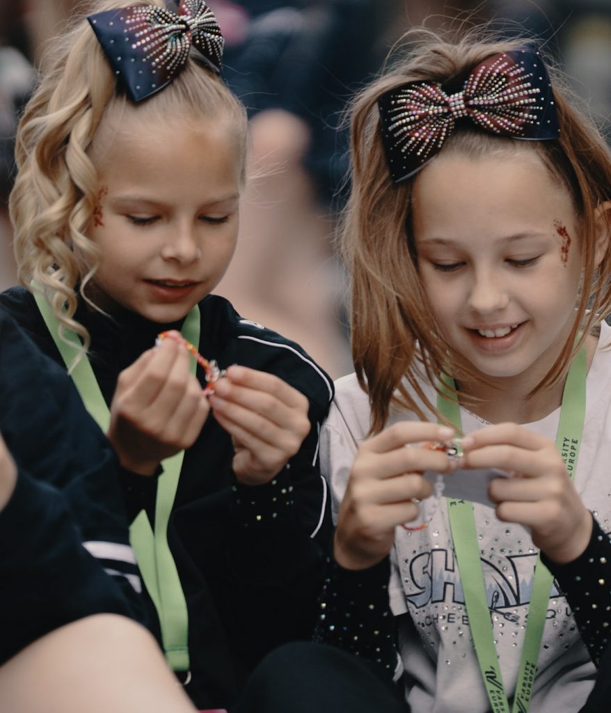 Athletinnen des Cheerleading-Vereins Sharks Cheer Squad