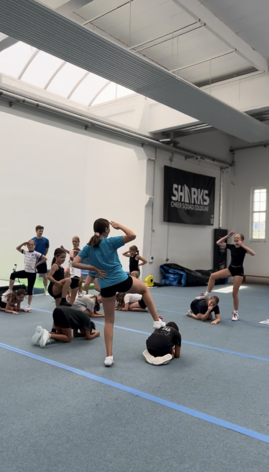 Kinder spielen „Ship and Sailor“ während der Sharks Ferienwoche